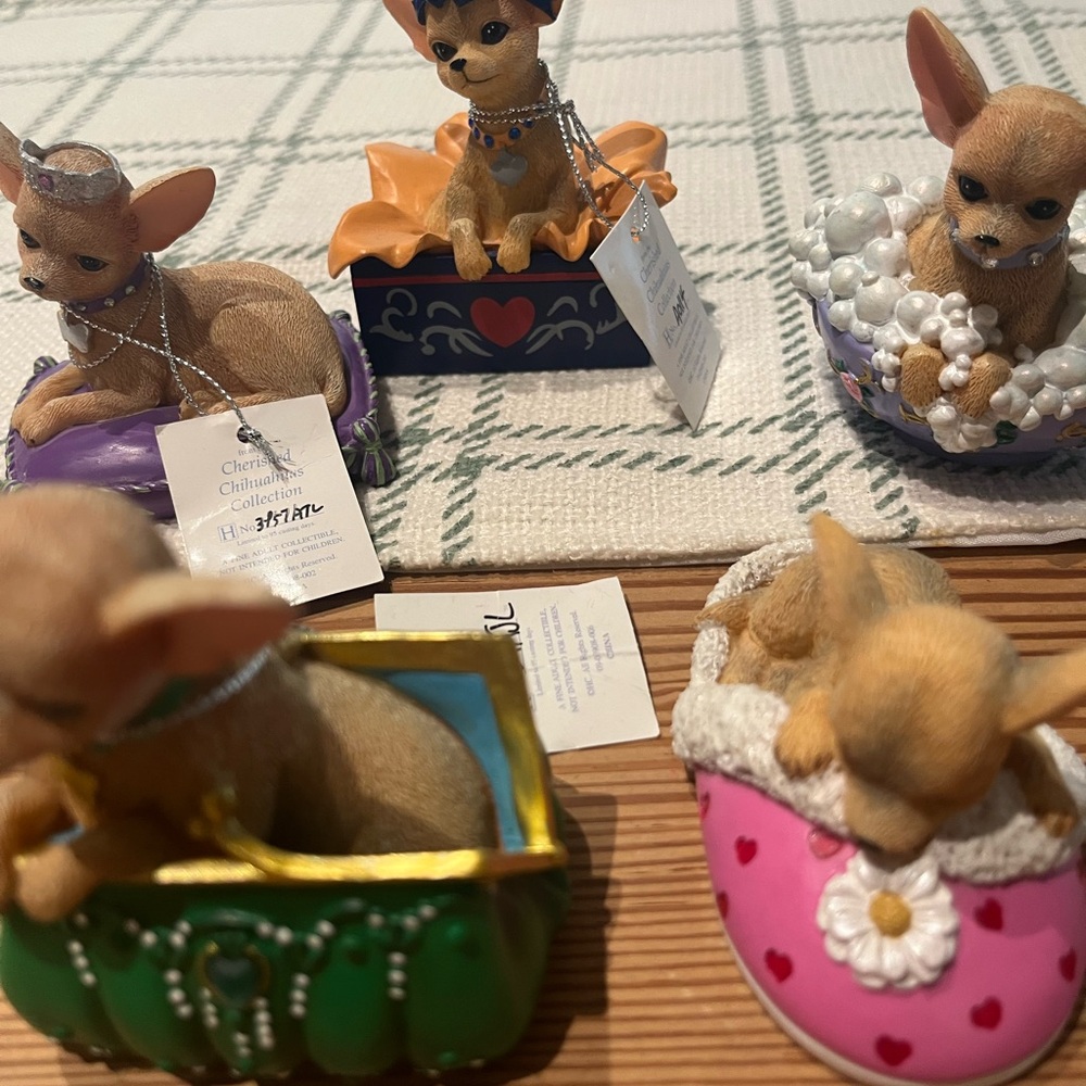 Hamilton collection Chihuahua Figurine Set - Green, Pink, Gold - Picture 10 of 11